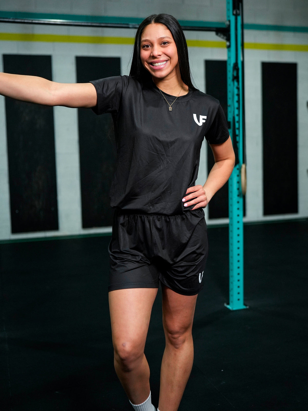 Mannequin en tenue de sport femme LVF Basics noire