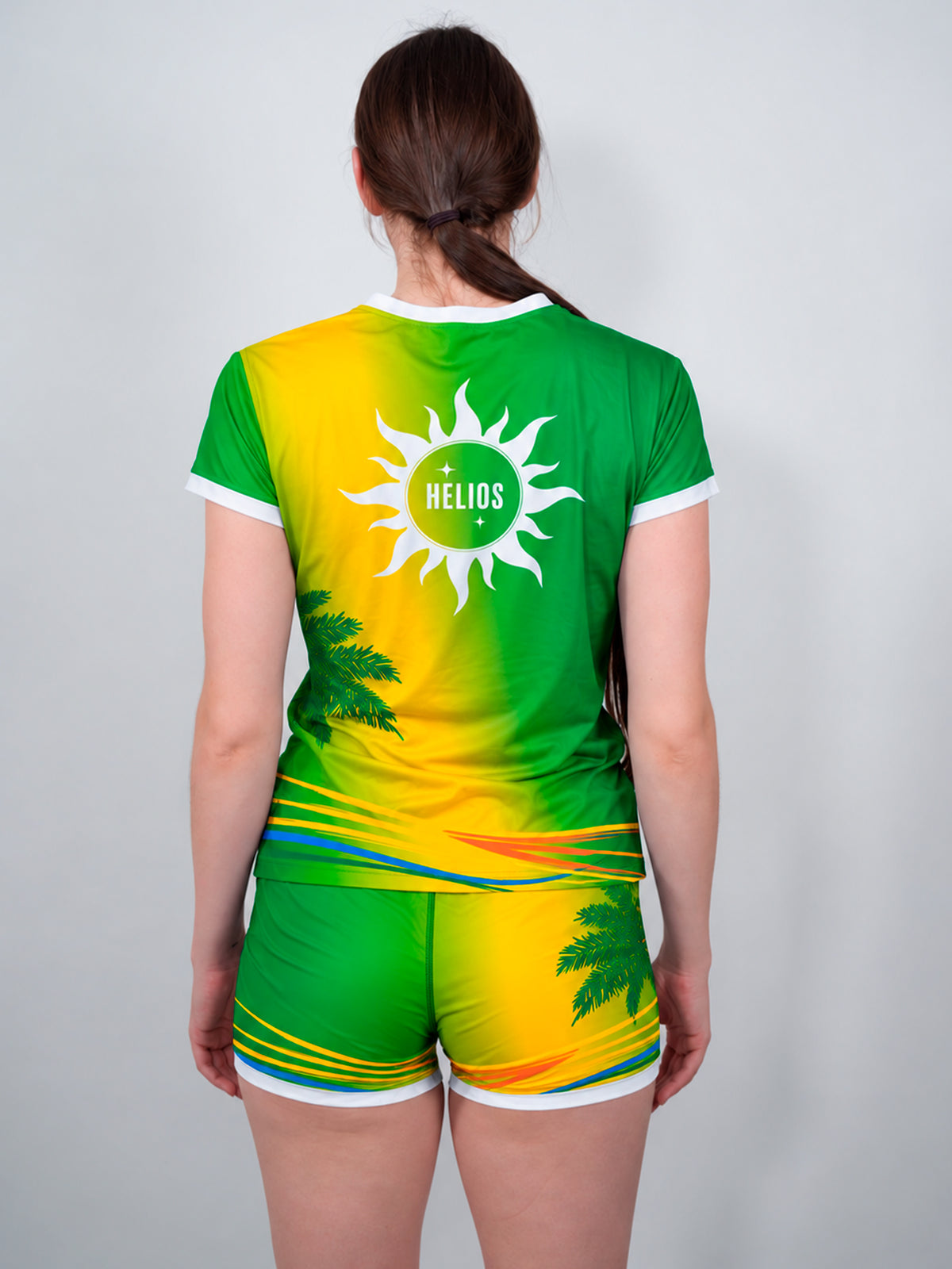 Logo HELIOS dans le dos d'un shirt de sport pour femme LVF