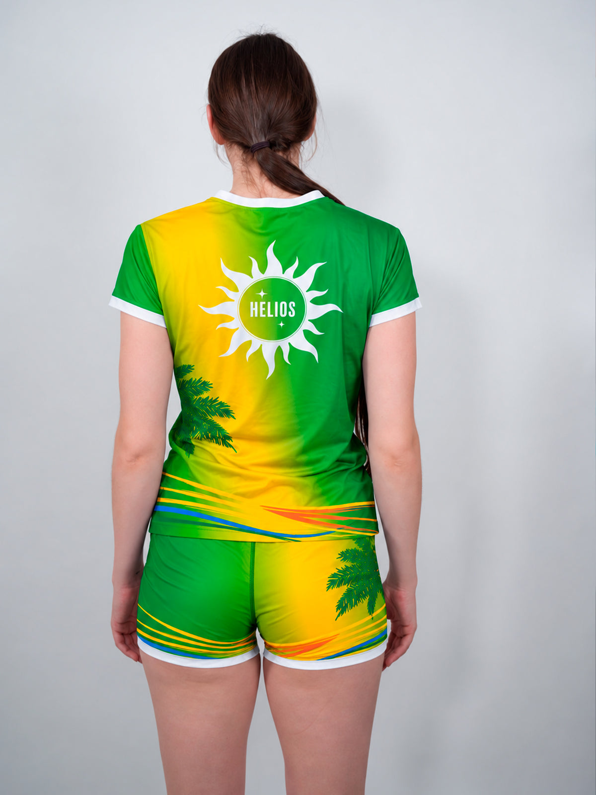 Shorty et t-shirt LVF Hélios porté par une sportive lors d'un photoshooting