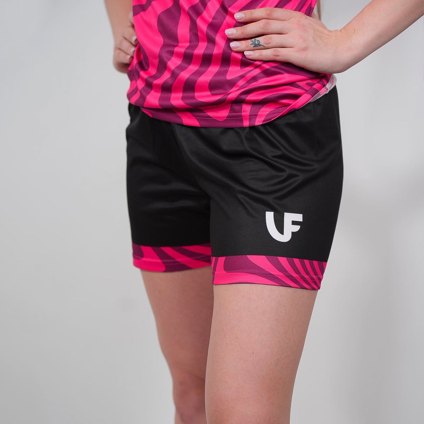 WOMEN’S SHORTS – "BREAK THE LINES