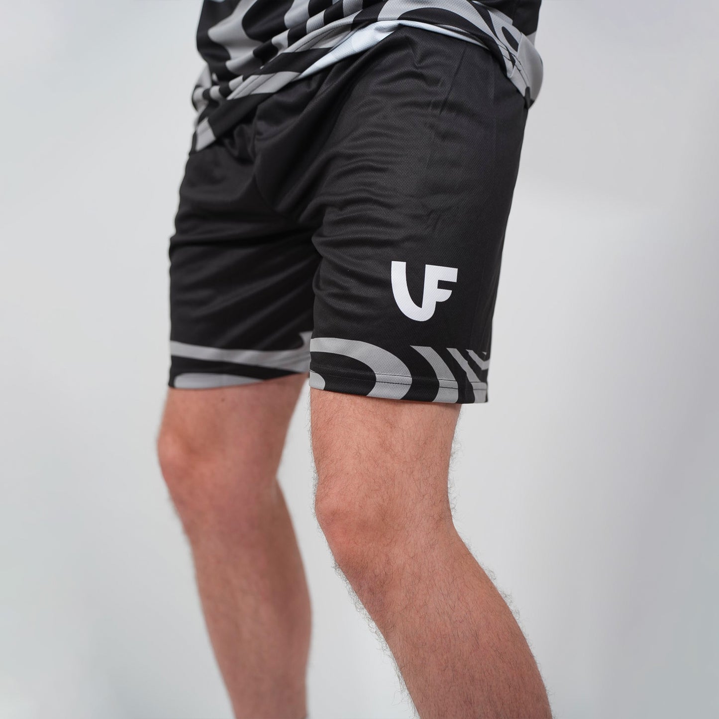 MEN’S SHORTS – "BREAK THE LINES"