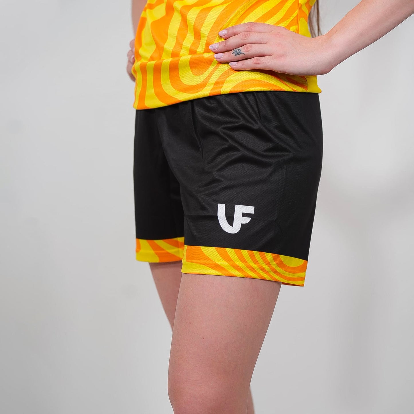 WOMEN’S SHORTS – "BREAK THE LINES