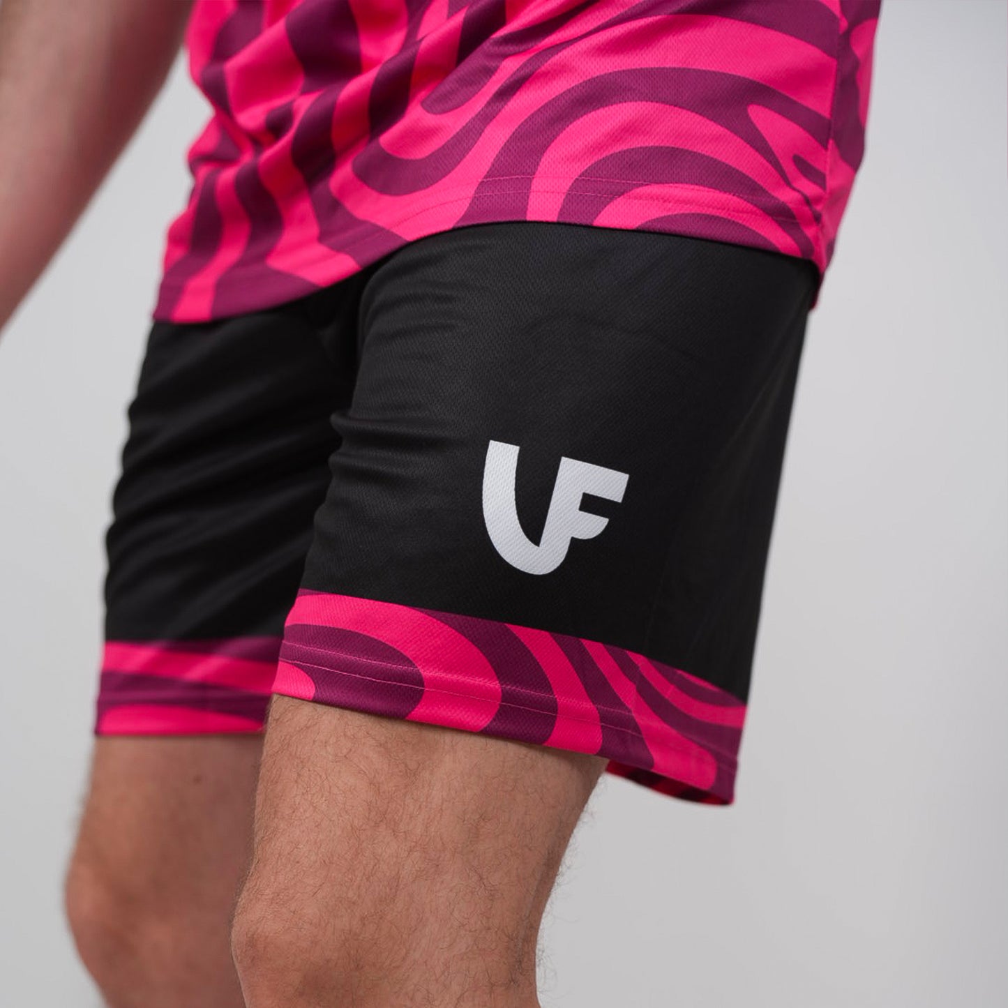 MEN’S SHORTS – "BREAK THE LINES"