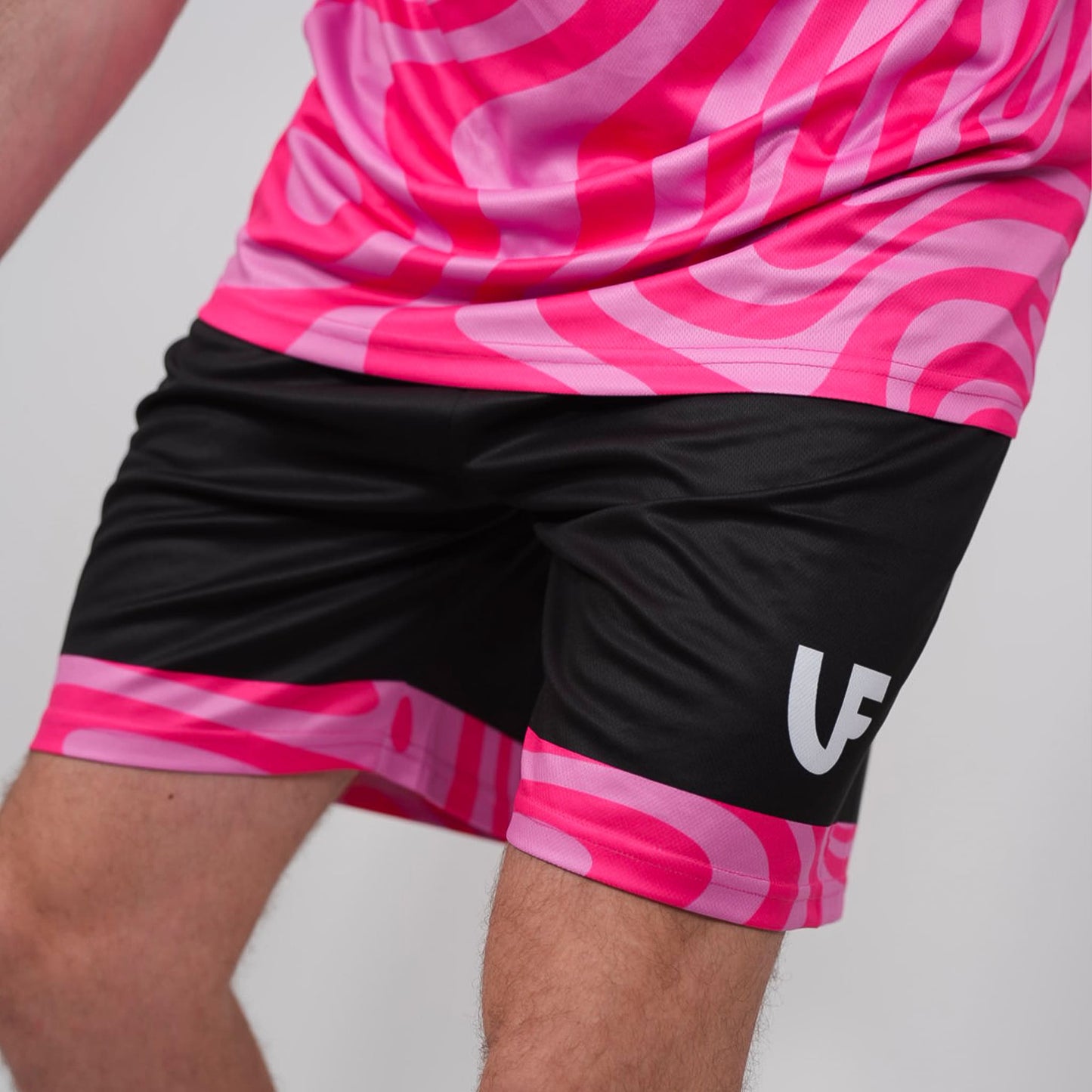 MEN’S SHORTS – "BREAK THE LINES"