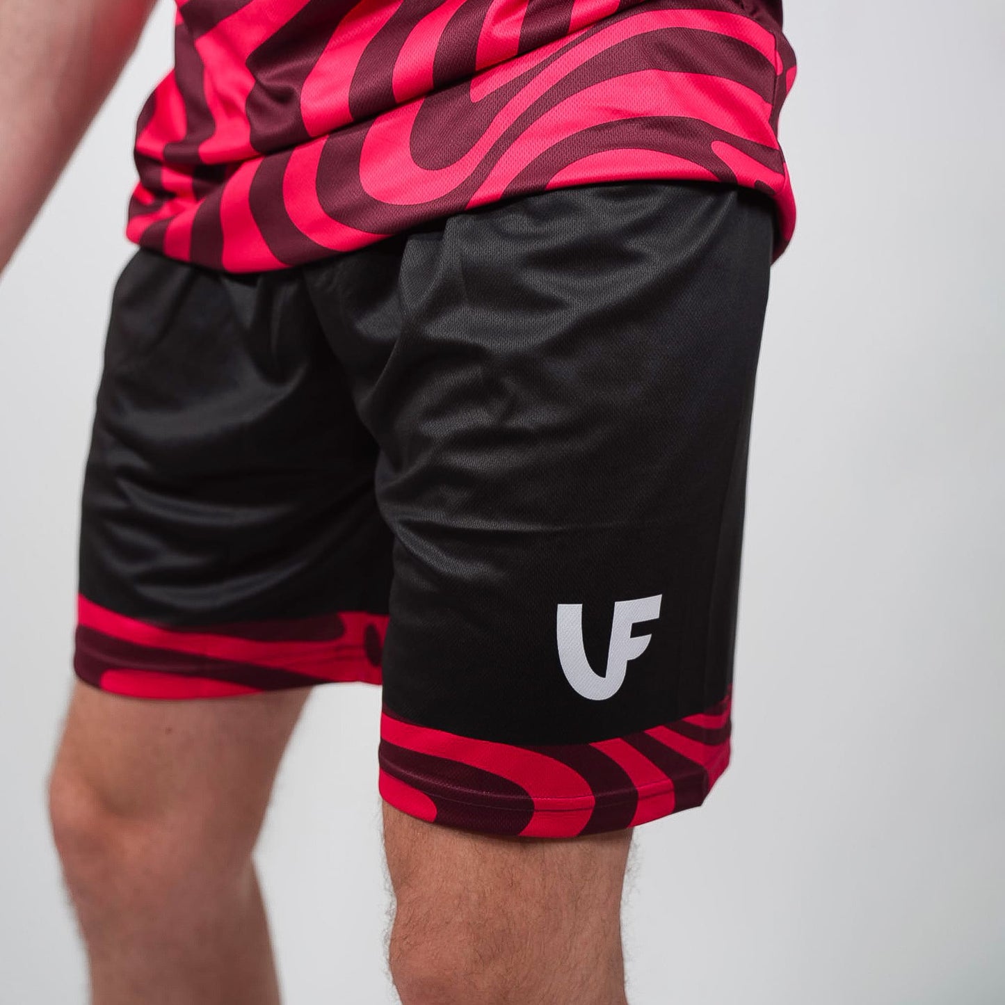 MEN’S SHORTS – "BREAK THE LINES"