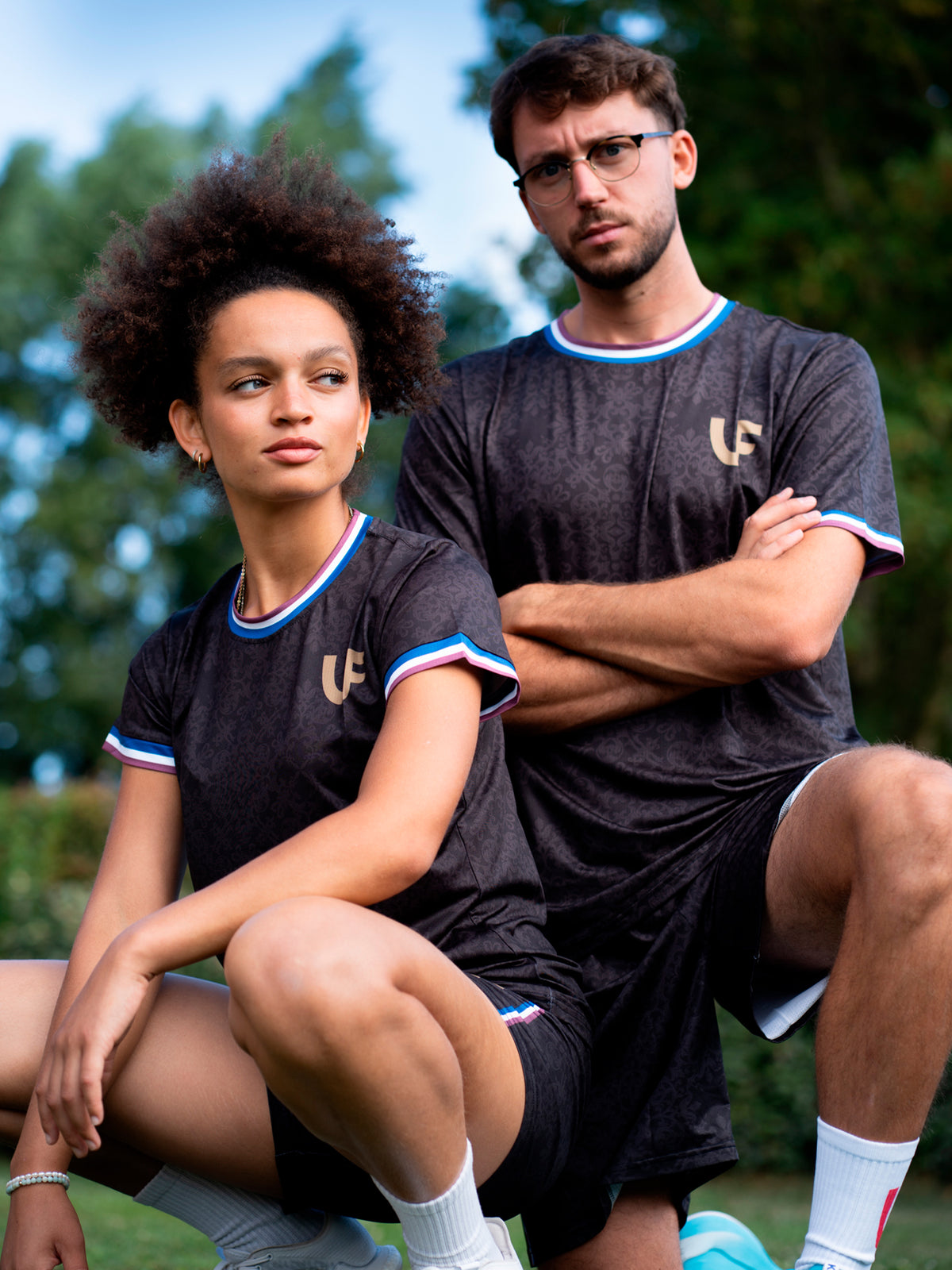 Athlètes en T-shirt de sport bordeaux noir et short femme LVF Héritage
