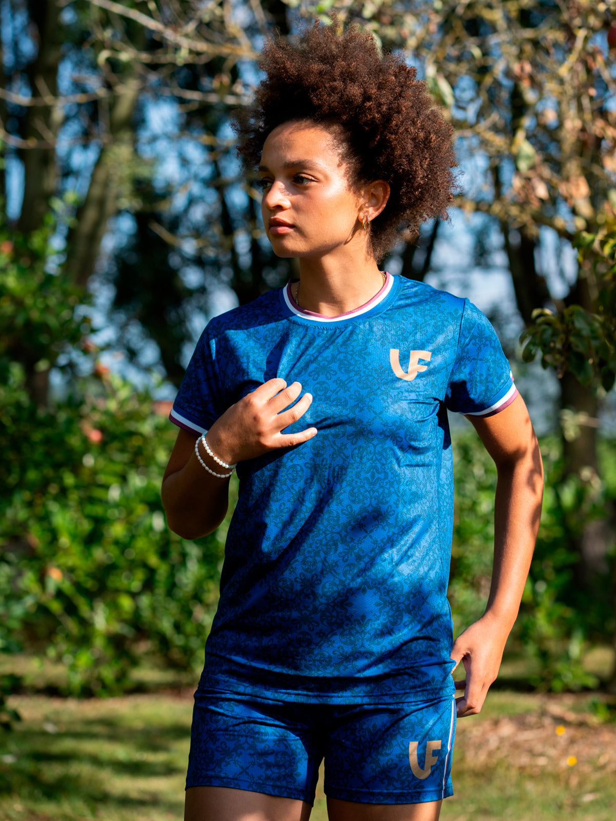 Athlète en T-shirt de sport bleu femme LVF Héritage