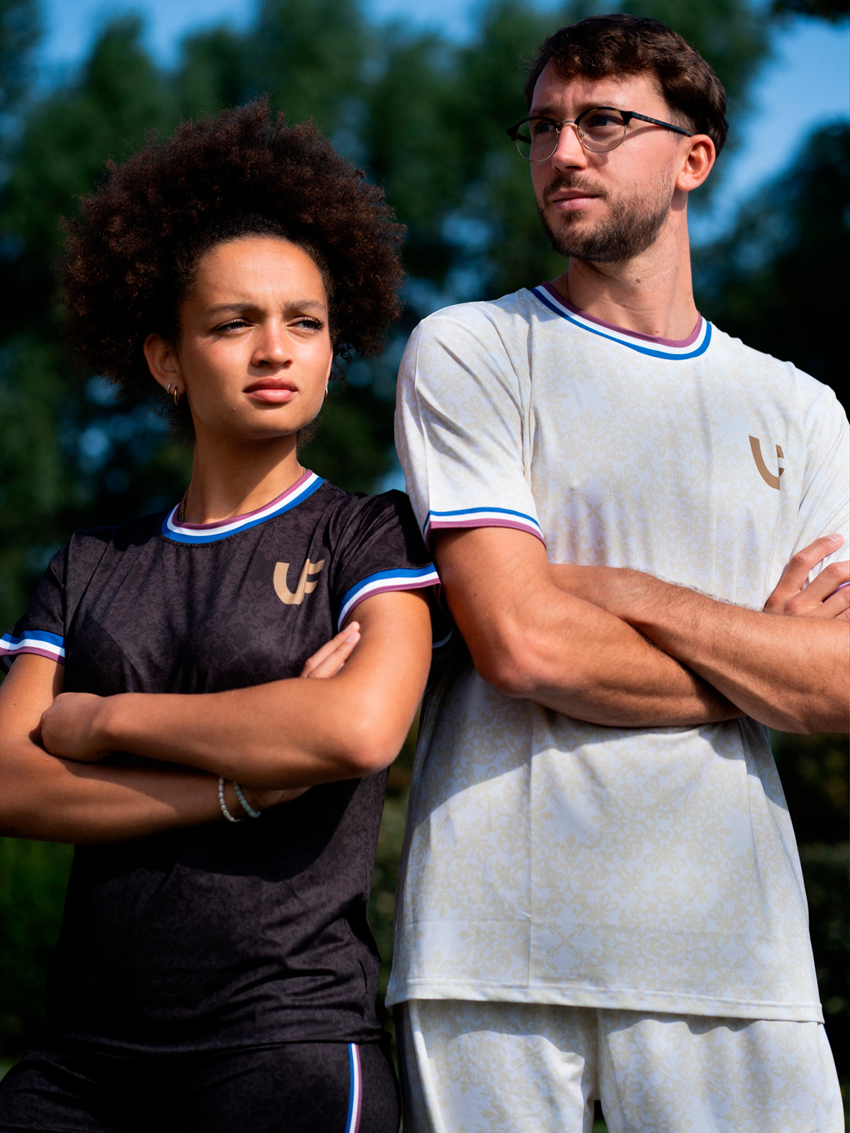 Athlètes en T-shirt de sport noir et short femme LVF et beige Héritage