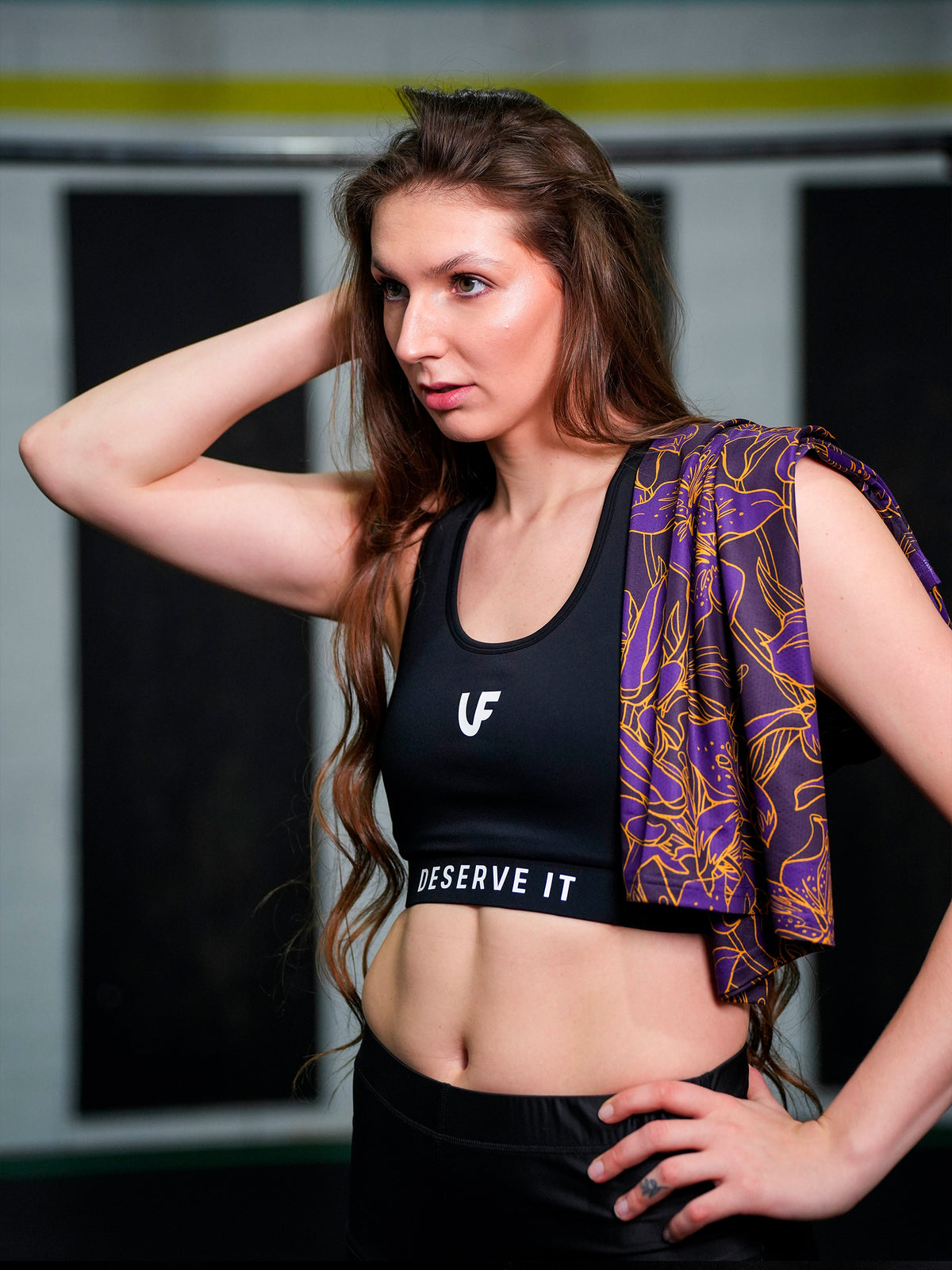Mannequin avec brassière de sport femme LVF et un t-shirt femme LVF violet
