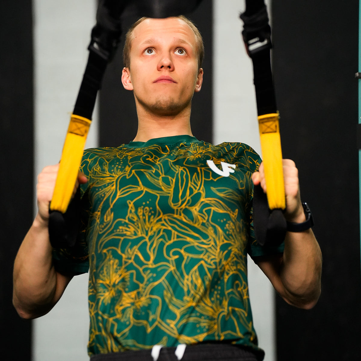 Mannequin en t-shirt vert de sport homme LVF - collection Gold Flowers