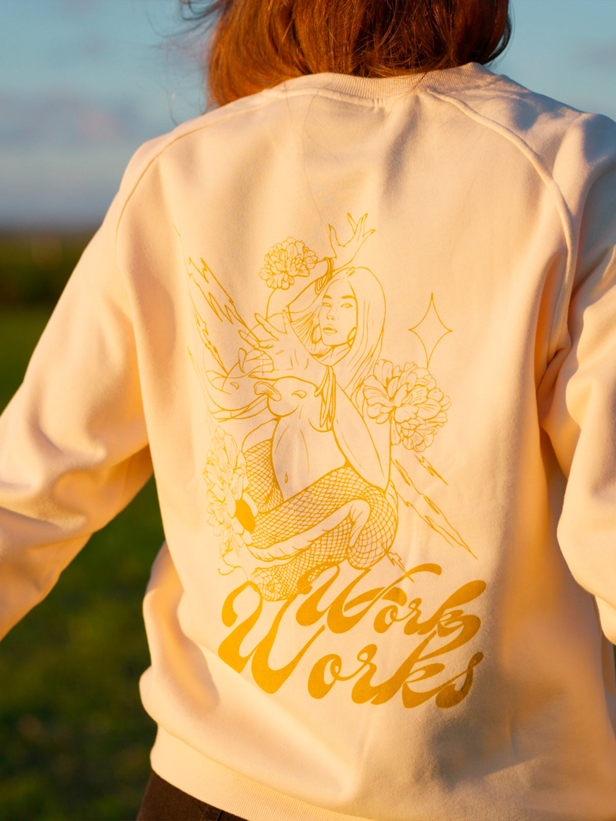 Crewneck femme LVF brodé deserve it vue de dos - Work Works