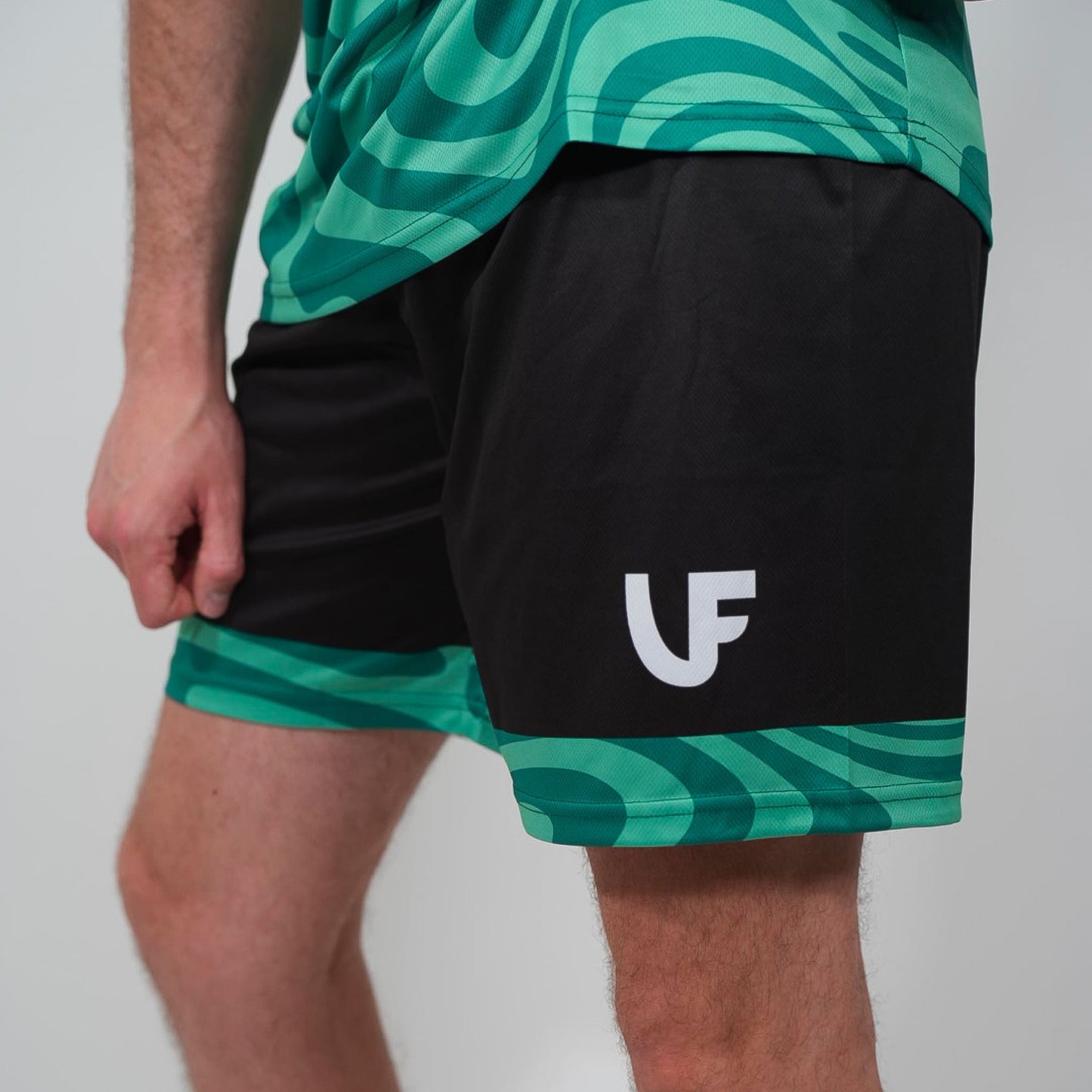 MEN’S SHORTS – "BREAK THE LINES"