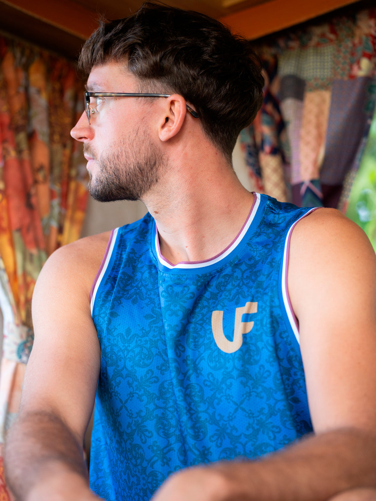Détail du débardeur de sport pour homme coloris bleu à motifs LVF Héritage