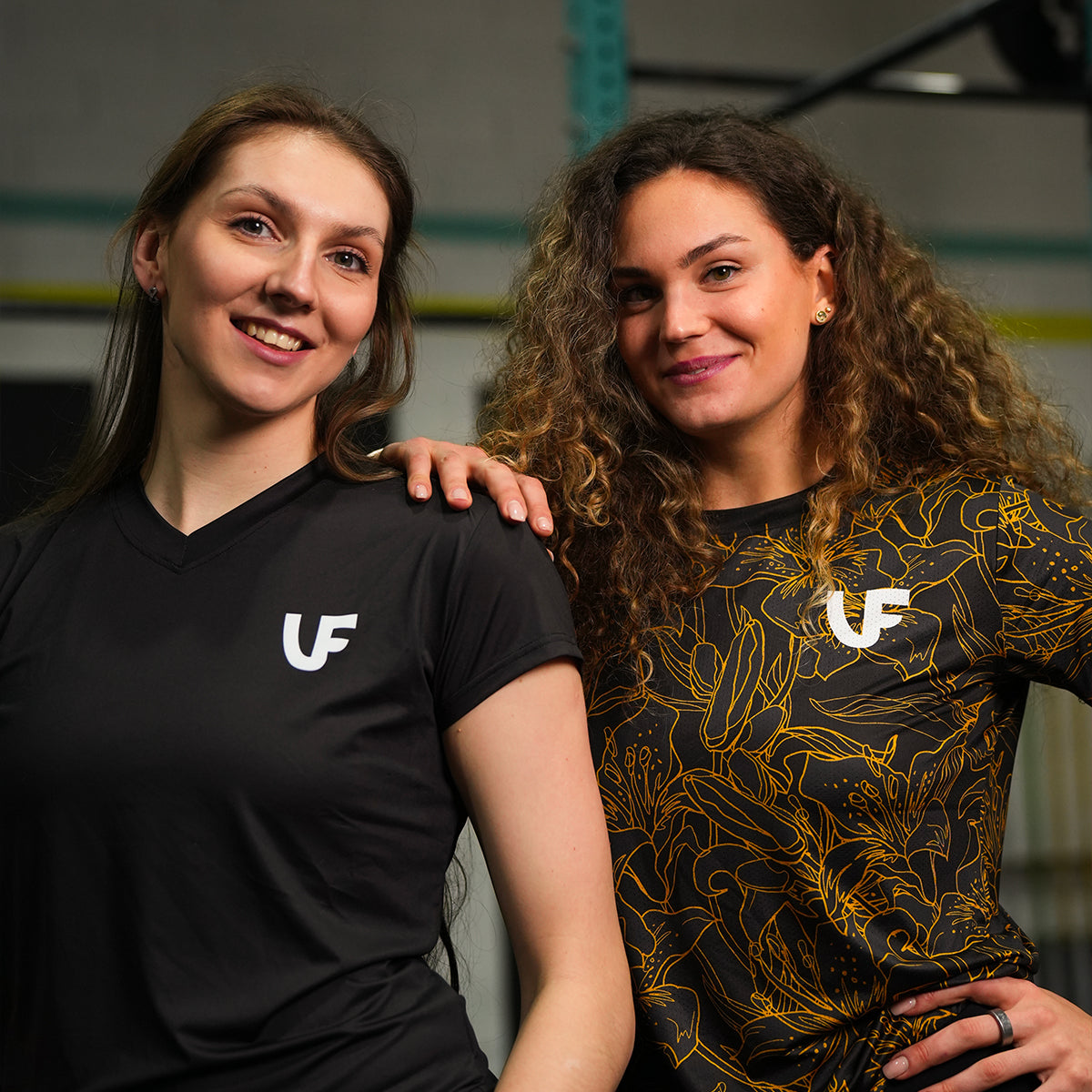 Femmes avec t-shirt de sport noir LVF avec et sans motifs