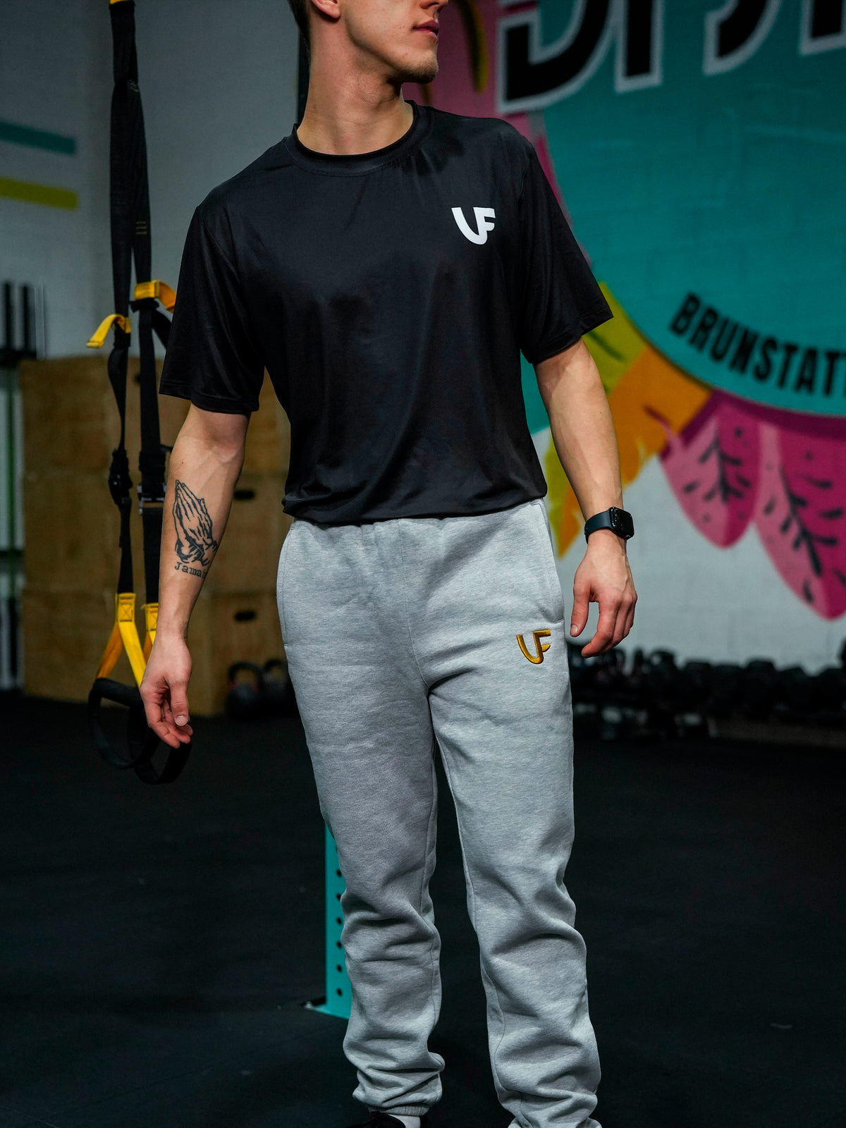 Athlètes en t-shirt de sport noir homme et jogging homme LVF Basics