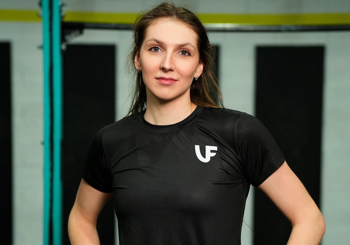 Mannequin en t-shirt noir de sport femme LVF - collection LVF Basics