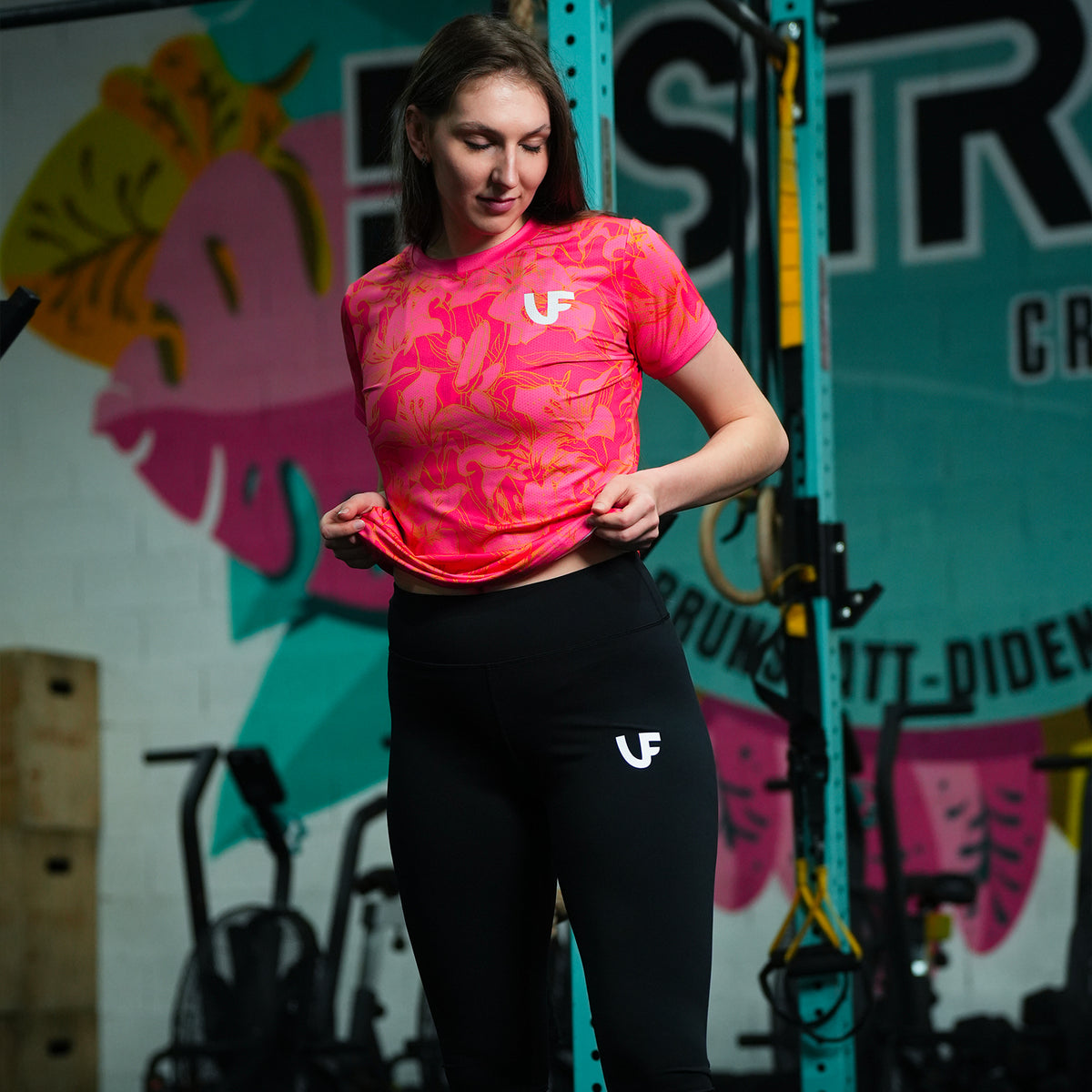 Mannequin avec un legging de sport noir femme LVF