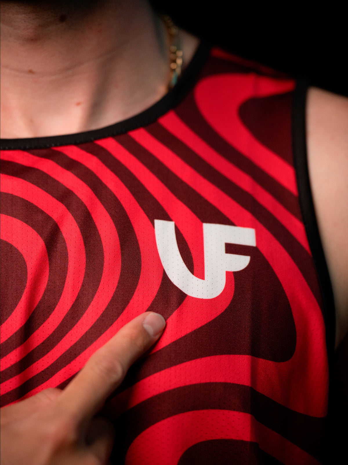 Logo LVF sur le débardeur de sport pour homme coloris rouge LVF Break The Lines