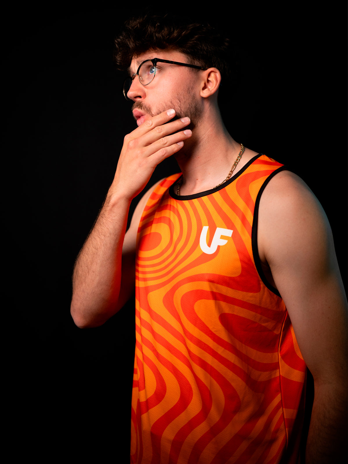 Mannequin de côté en débardeur de sport pour homme coloris orange LVF Break The Lines