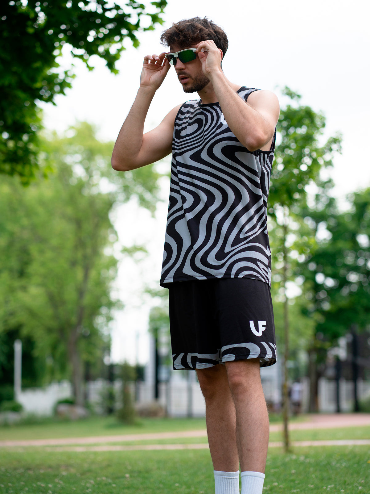 Sportif en tenue de sport pour homme coloris gris et noir LVF Break The Lines
