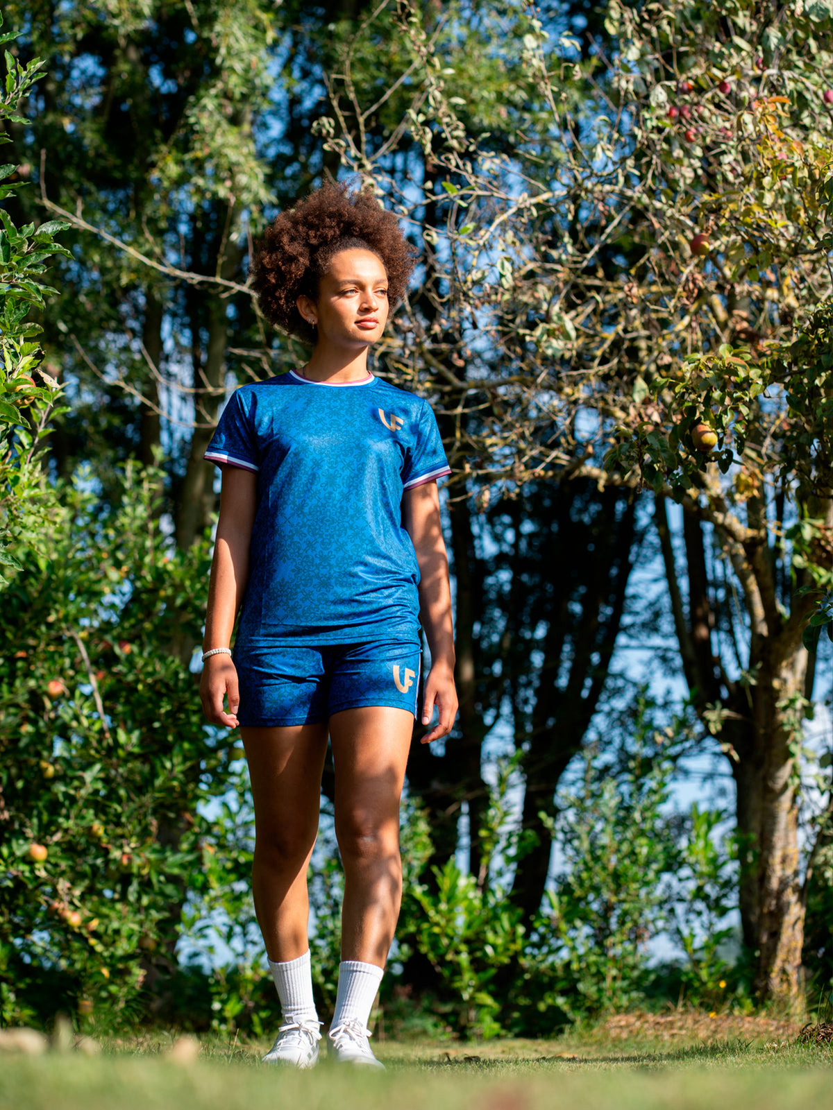 Athlète en T-shirt et short de sport bleu femme LVF Héritage
