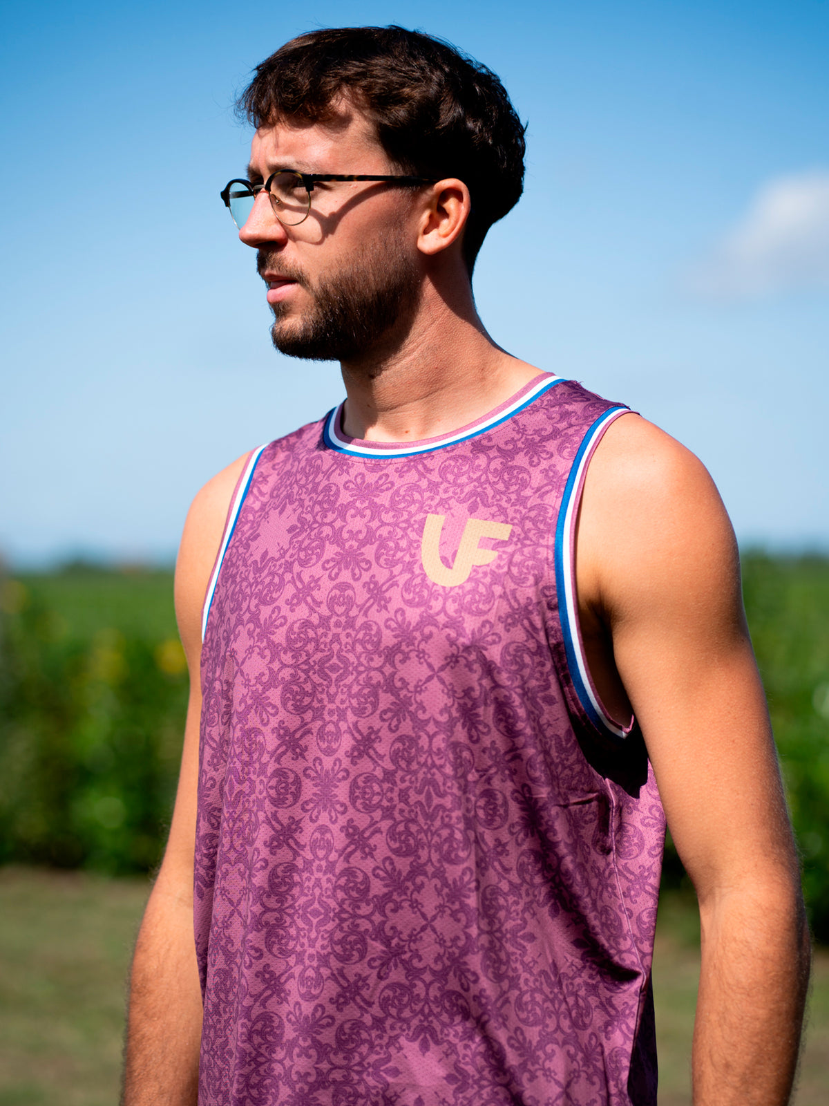 Mannequin avec son débardeur de sport pour homme coloris noir à motifs LVF Héritage