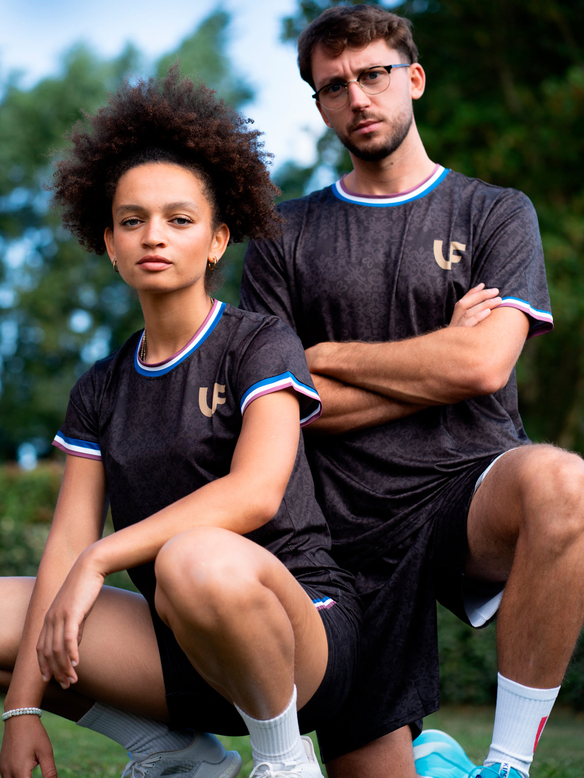 Mannequins en tenue de sport noire pour homme et femme - LVF Héritage