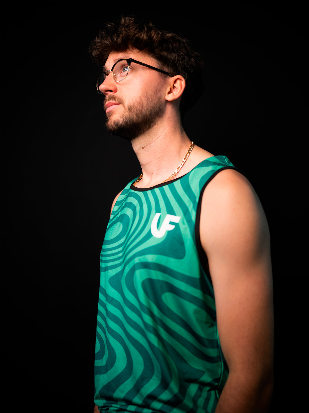 Mannequin de côté en débardeur de sport pour homme coloris vert LVF Break The Lines