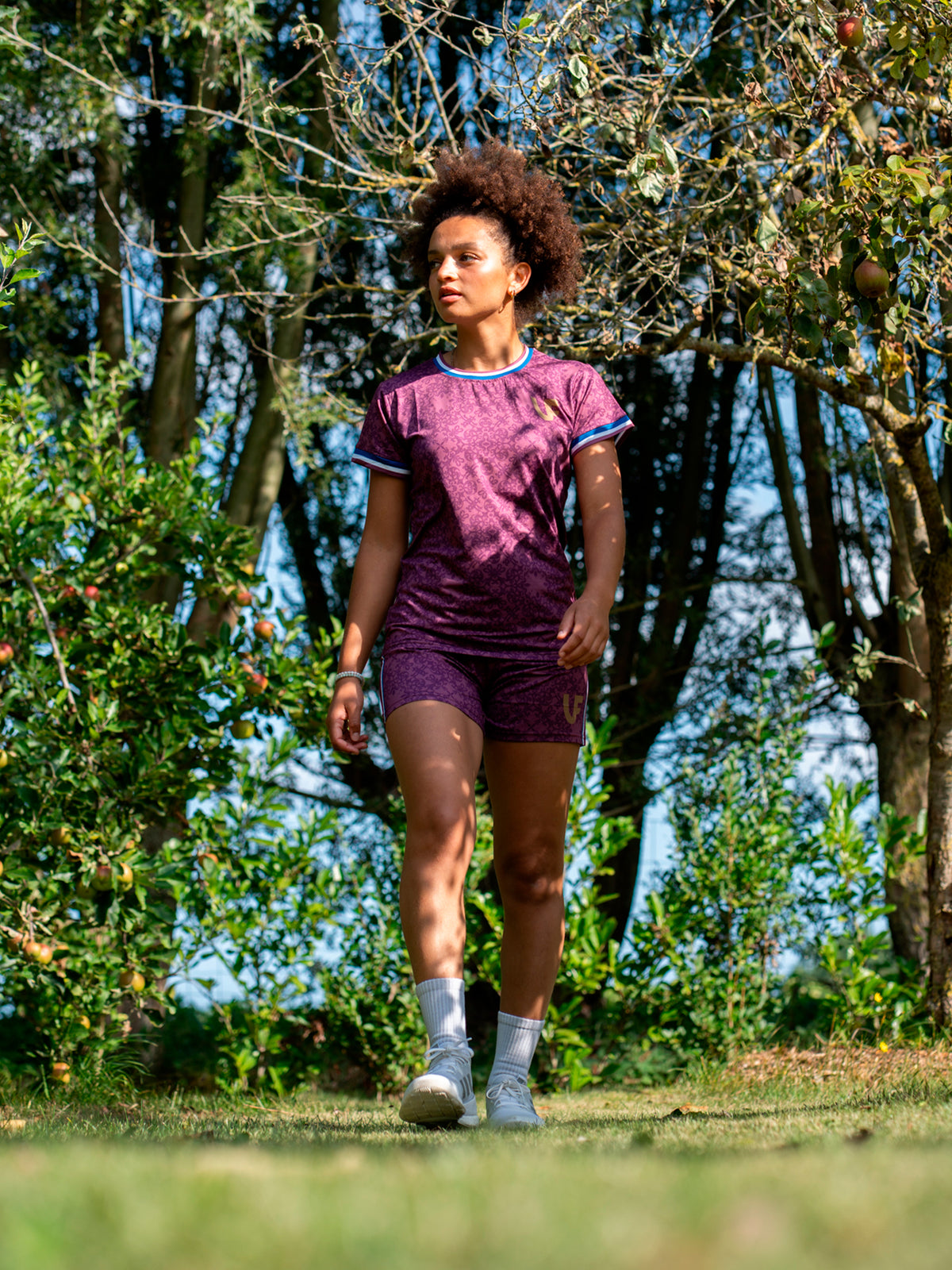 Athlète en T-shirt de sport bordeaux femme et short femme LVF Héritage