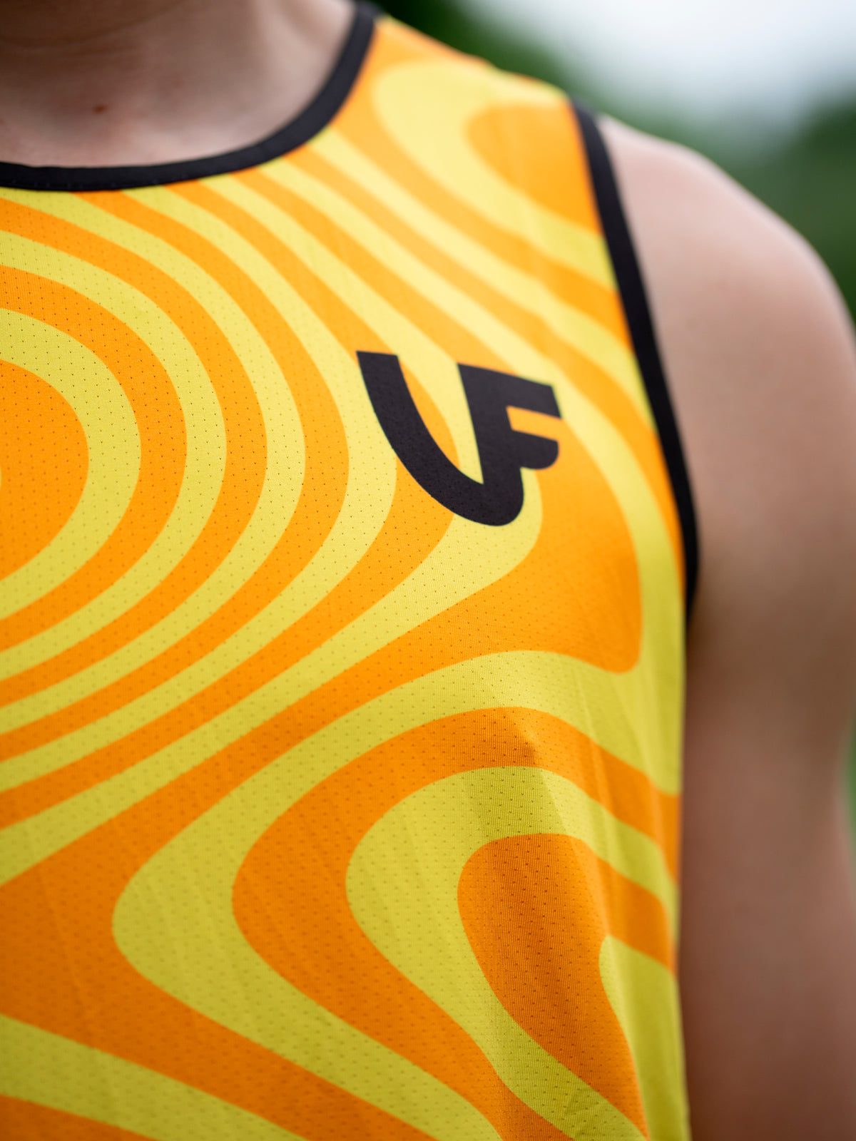 Détail du débardeur de sport pour homme coloris jaune LVF Break The Lines